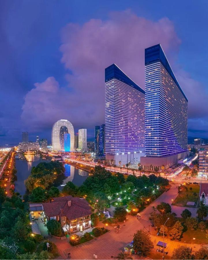 Luxury Sea View Apartments In Orbi City Batumi Luaran gambar